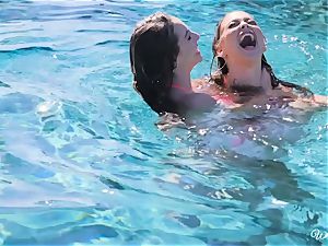 Riley Reid and Kimmy Granger take a dip in each others beavers